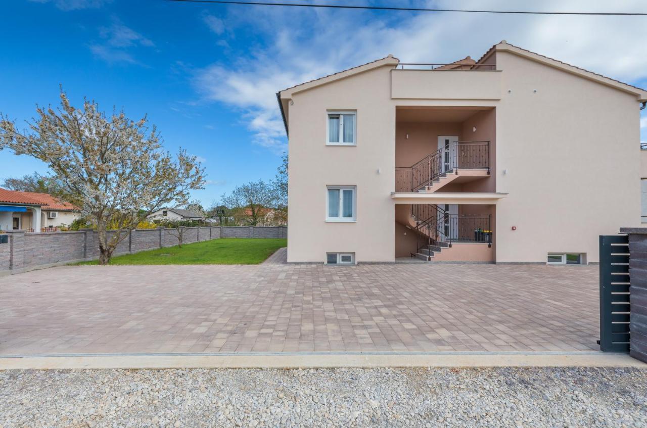 Apartman Knezevic A Fazana Bagian luar foto