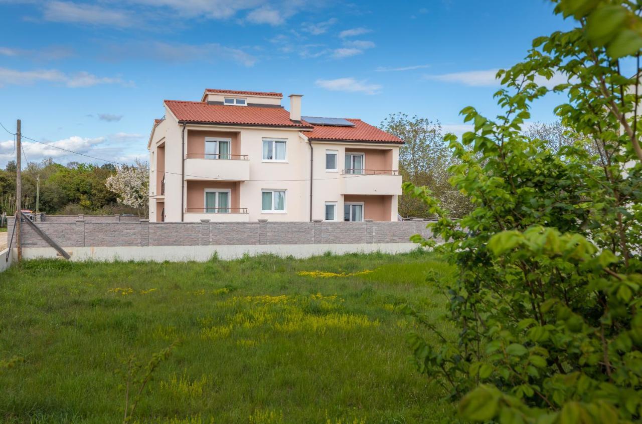 Apartman Knezevic A Fazana Bagian luar foto